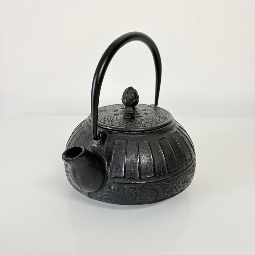 Classic Black Cast Iron Teapot with Handle - Picture 5 of 15